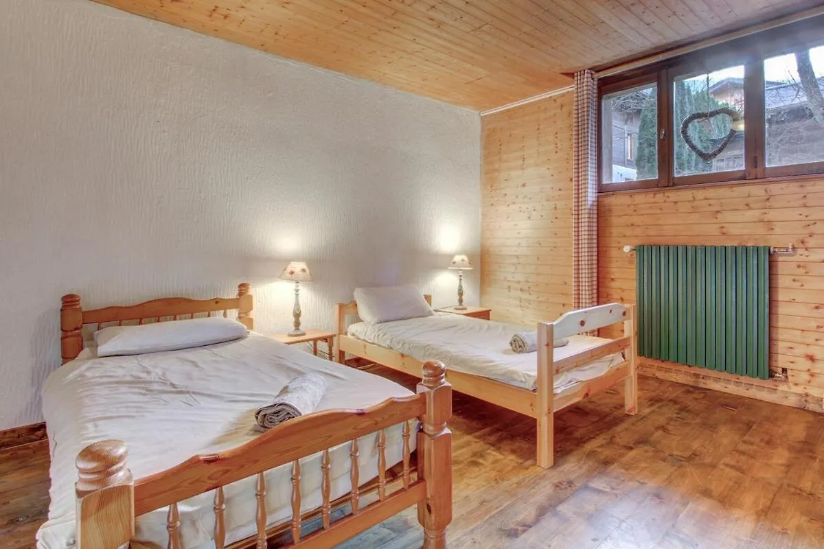 Spacious 4 Bedroom Apartment In Essert Romand